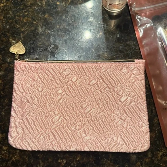 Makeup Brushes and Facial Mist Bundle with Small Cosmetic Case NEW - Picture 4 of 6